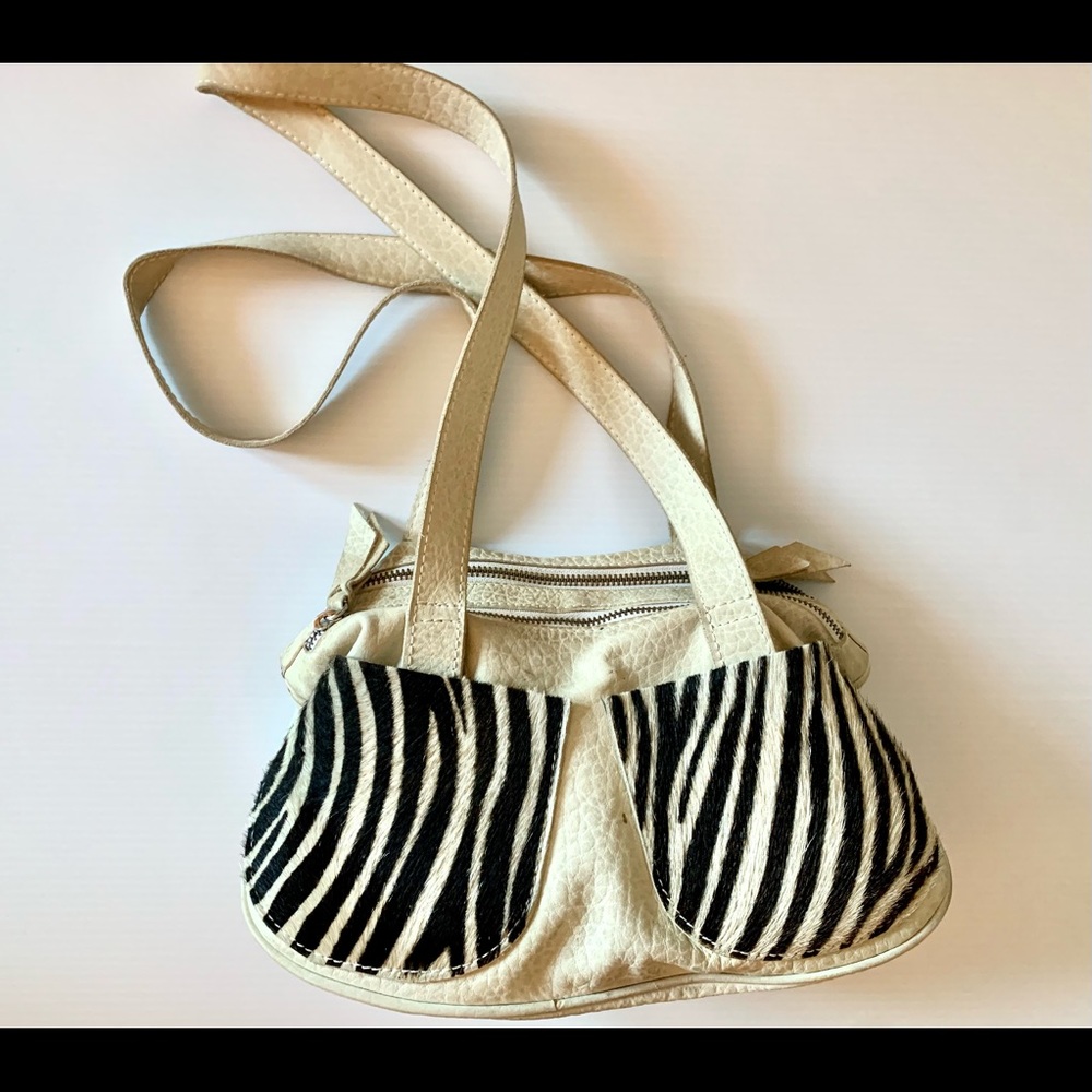 Imported from ITALY. Oyster  leather with Natural Hide Accent Pockets Crossbody